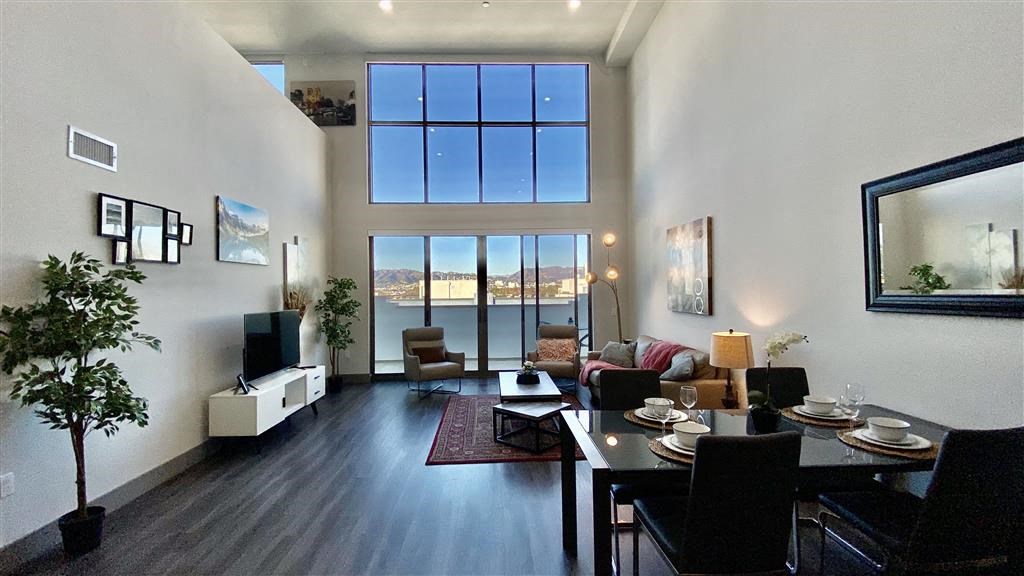 Luxurious Living Space at The Mansfield at Miracle Mile, Los Angeles, CA, 90036