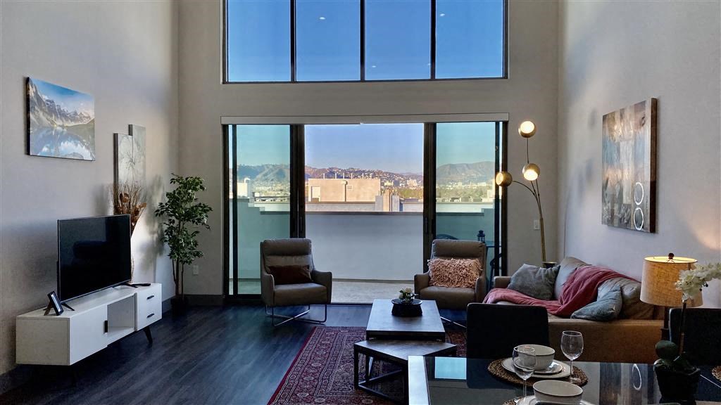 Spacious Living Room With Private Balcony at The Mansfield at Miracle Mile, Los Angeles, California