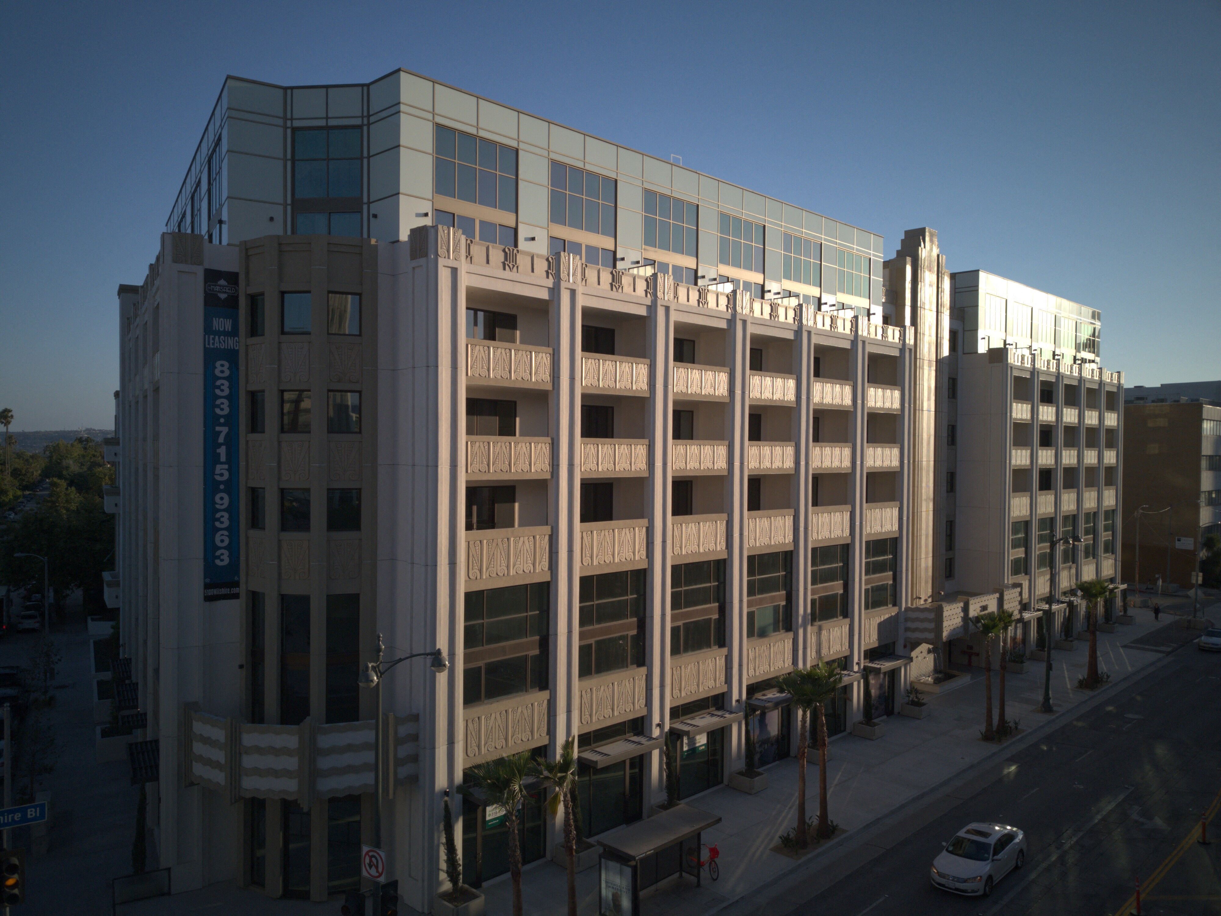 Centrally Located Community at The Mansfield at Miracle Mile, California, 90036