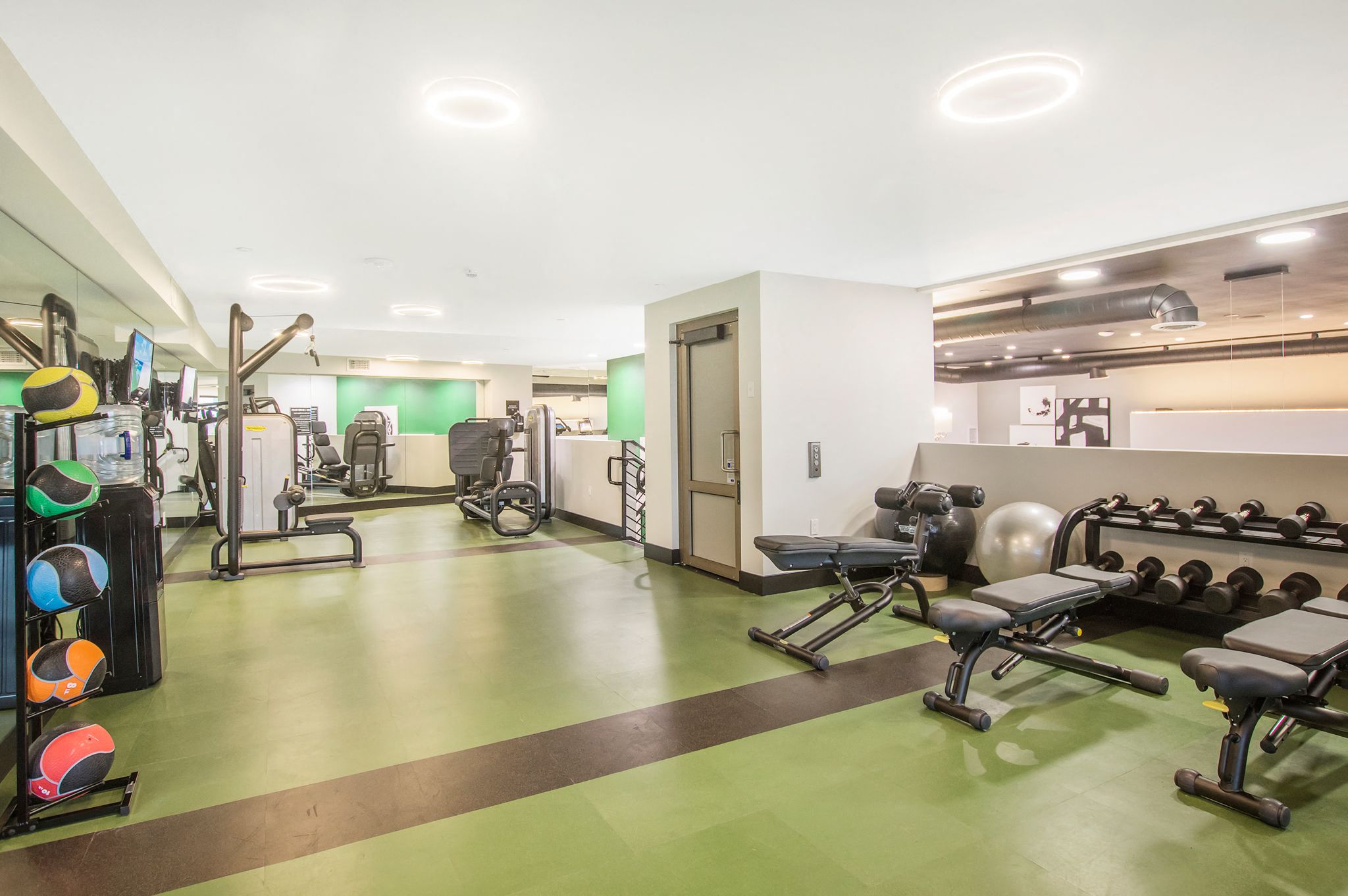 Free Weights at The Mansfield at Miracle Mile, California