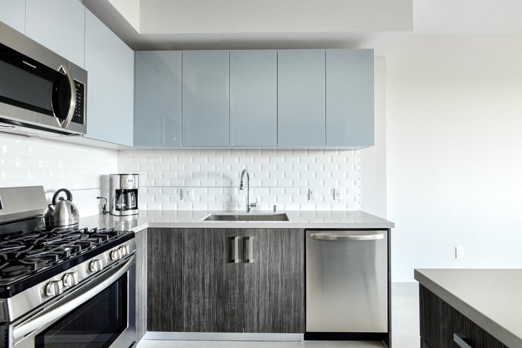 Kitchen with White Tile Backsplash at The Mansfield at Miracle Mile, California