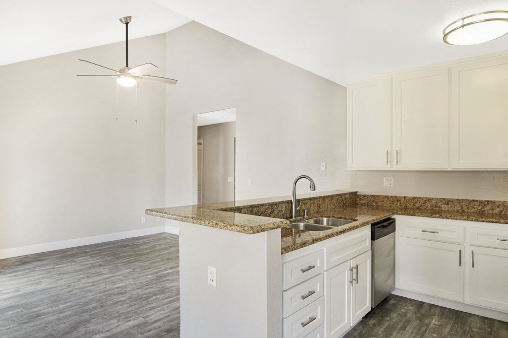 High Quality Counter-top at The Trails at San Dimas, California, 91773