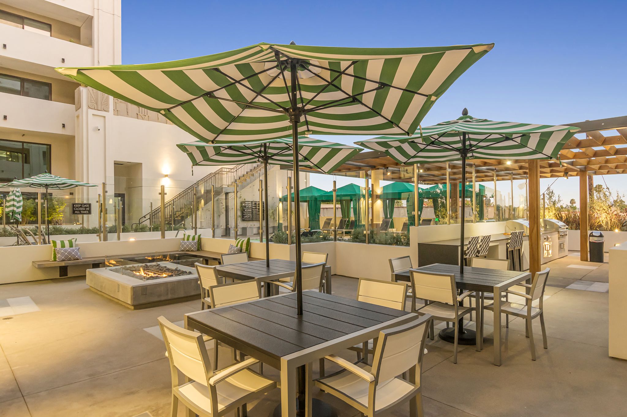 Outdoor Lounge at The Mansfield at Miracle Mile, California