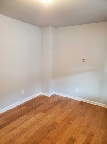 4814 Darrah St Studio Home, Affordable for Rent - Photo Gallery 5