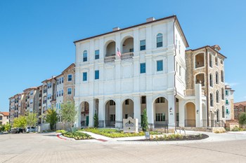 375 Adriatic Parkway 1-2 Beds Apartment for Rent - Photo Gallery 2