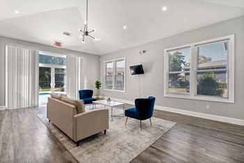 Leasing Office - Photo Gallery 37