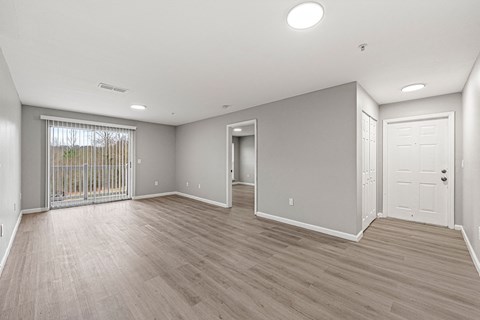 Living room at 2000 Oasis  Apartments, Atlanta, 30316