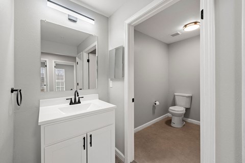 Bathroom at 2000 Oasis  Apartments, Atlanta, 30316