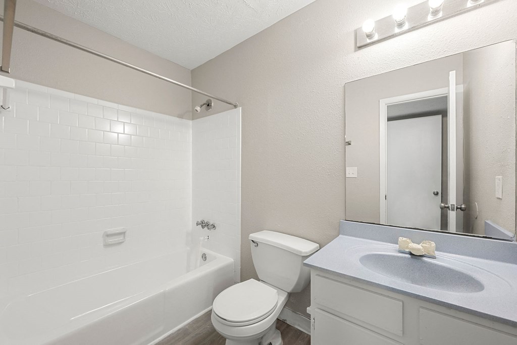 Bathroom area Bathroom area at 2000 Oasis  Apartments, Atlanta, GA 30316