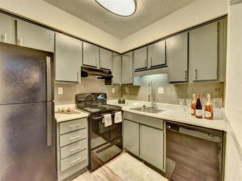 Upgraded Kitchen New Appliances - Photo Gallery 4