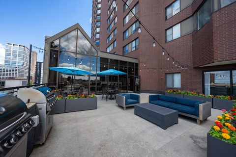 7th Floor Sundeck Lounge and BBQ Area at ELEVATE Apartment Homes, Minneapolis, 55403