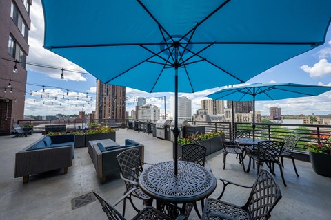 7th Floor Sundeck Lounge and BBQ Area at ELEVATE Apartment Homes, Minneapolis