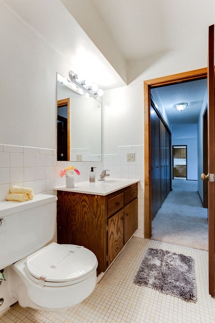 Luxurious Bathroom at Wayzata Woods Apartments, Wayzata, Minnesota