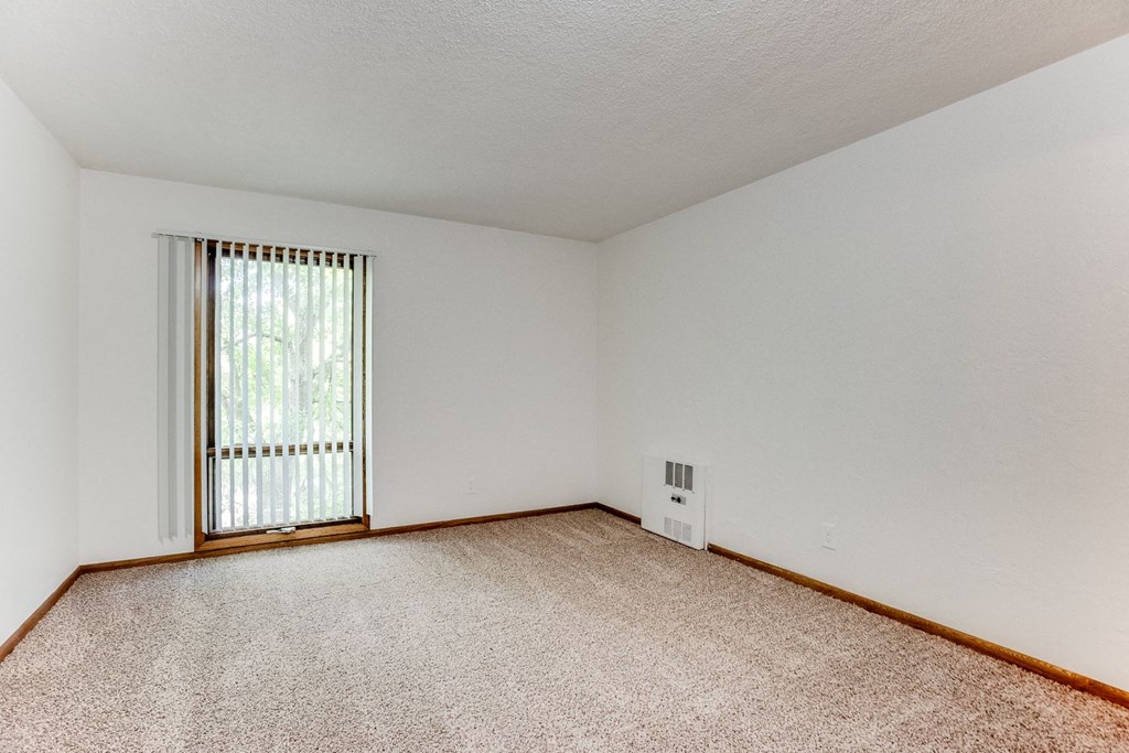 Unfurnished Bedroom at Wayzata Woods Apartments, Minnesota, 55391
