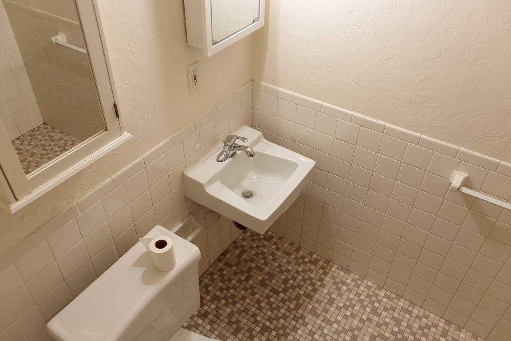 Bathroom  at Aldrich Avenue Apartments, Minneapolis