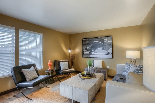 Living Room at Parkside Apartments, Gresham, OR