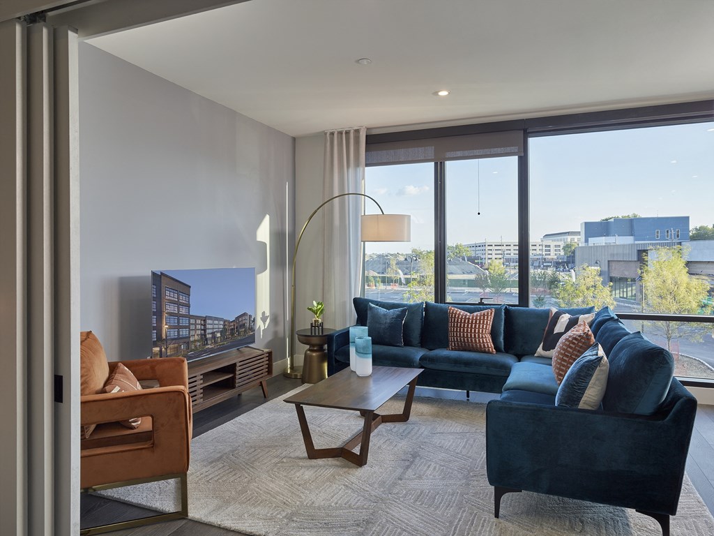 floor to ceiling windows, open layout,