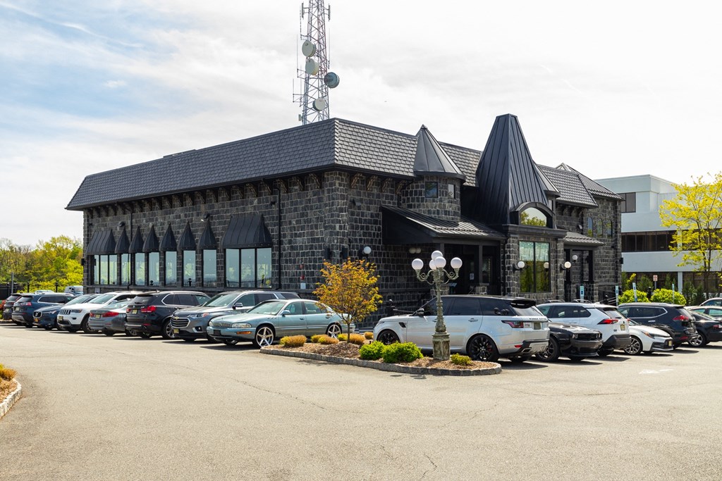 walking distance, shopping, retail, restaurants, neighborhood, town, orange