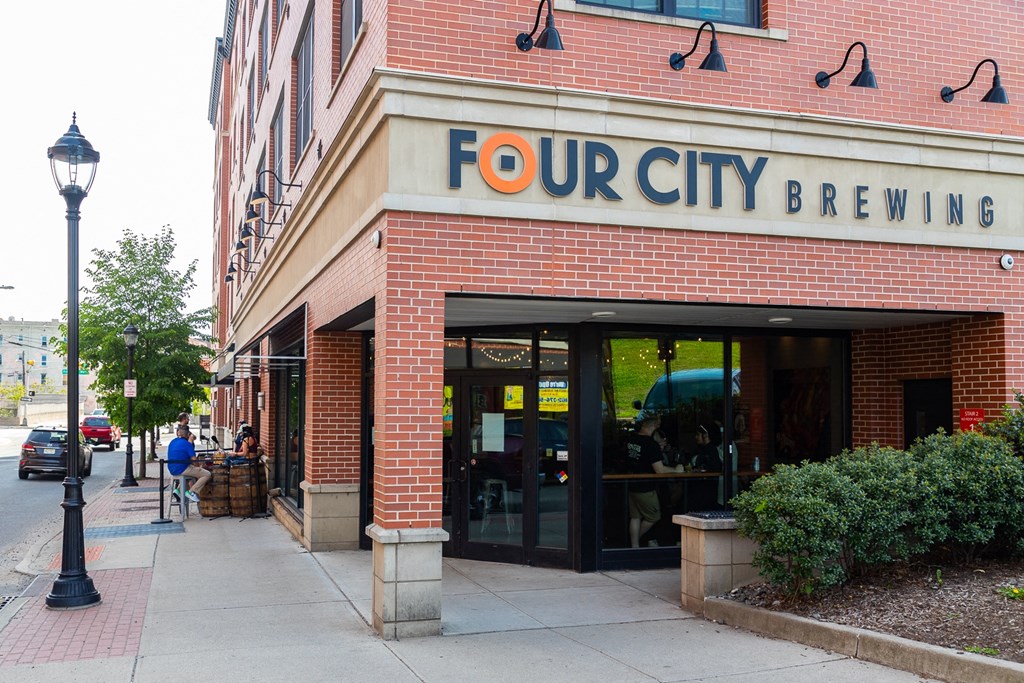 brewery, retail, restaurant, walking distance, neighborhood, town, orange