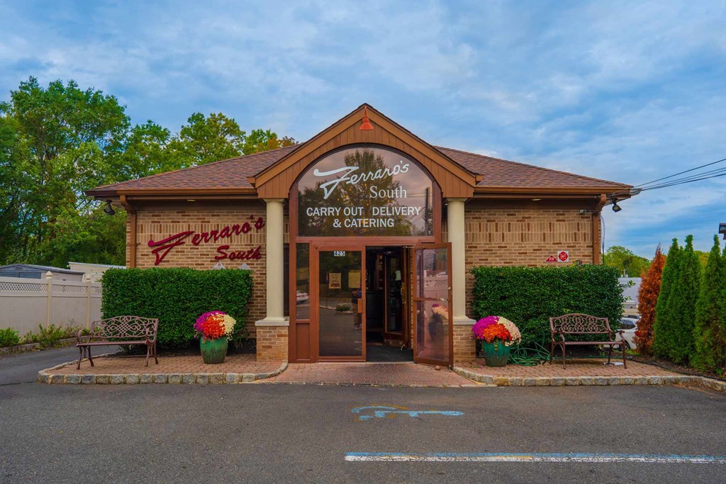 A building with a sign that says "Terranova South" and "Carry out Delivery & Catering".