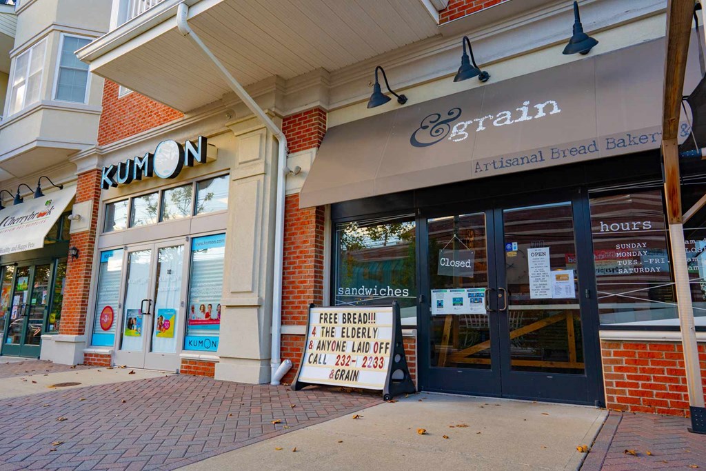A storefront with a sign that says "Grain Artisanal Bread Bakery".