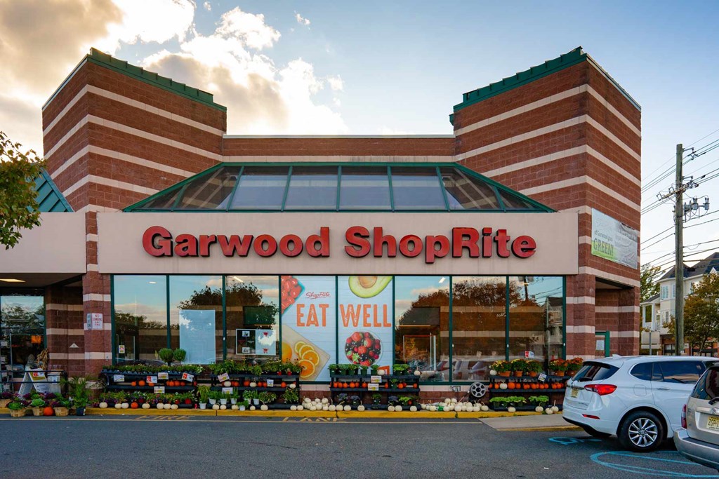 Garwood ShopRite store front with a sign that says Eat Well.