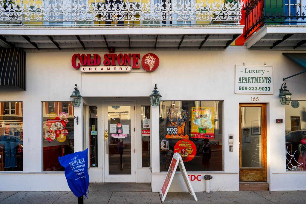 A storefront with a red sign that says "Cold Stone Creamery".