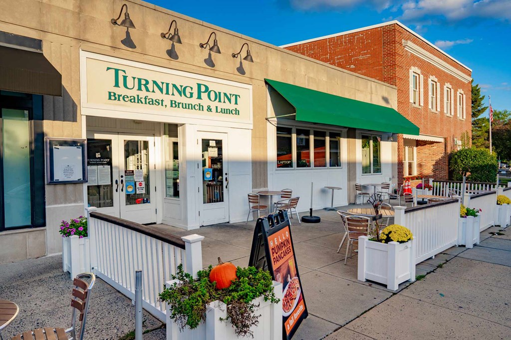 A restaurant named Turning Point serves breakfast, brunch, and lunch.