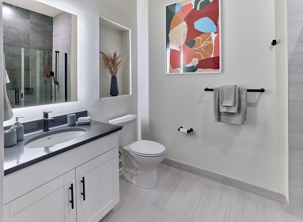 spacious studio, large bathroom, custom closets