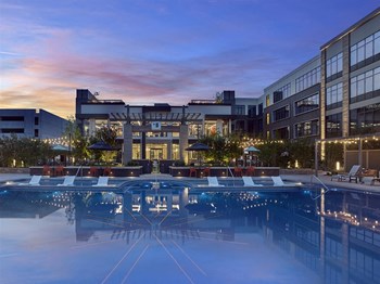 Exterior Pool and Vermella Union Building - Photo Gallery 4