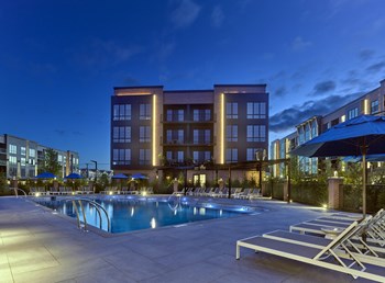 exterior resort-style pool, lounge, sun deck, - Photo Gallery 3