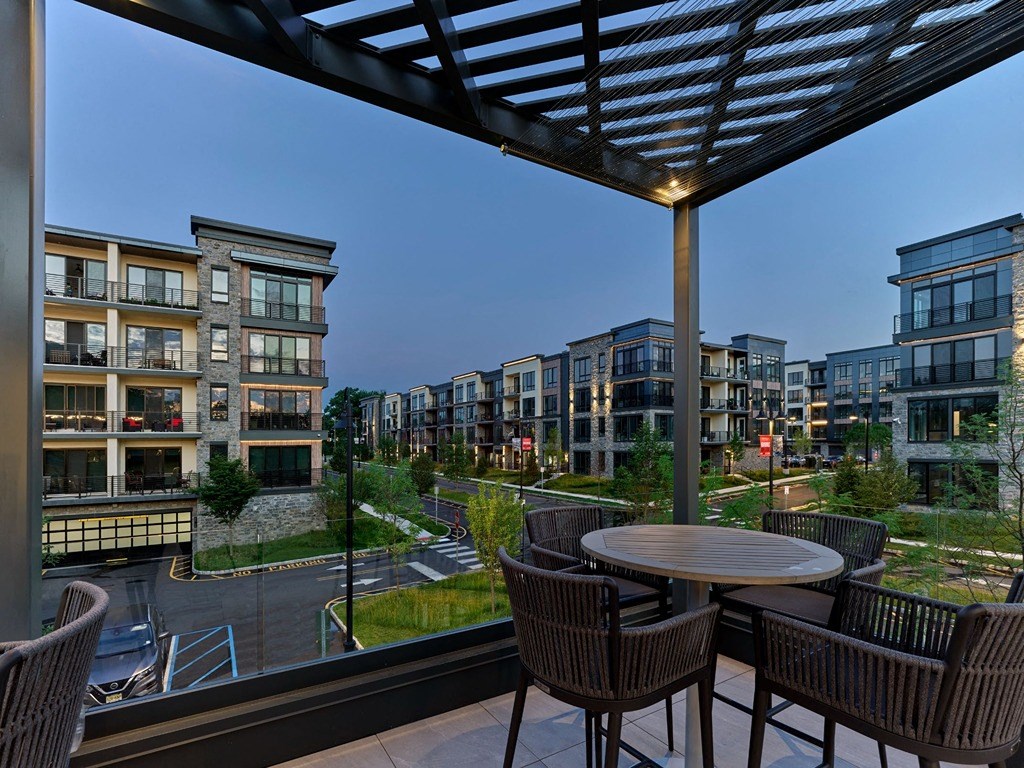 resident clubhouse, two story clubhouse, outdoor seating