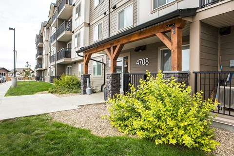 Apartment building with the number 4708 on the front.