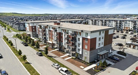 A large apartment complex with lots of parking.