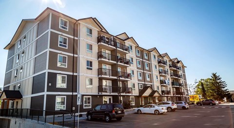 A five storey apartment building with lots of windows and balconies