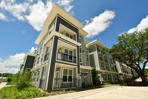 2126 Goodrich Ave 1-4 Beds Apartment for Rent
