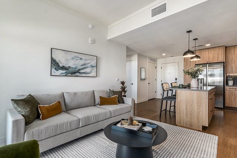 One Seven At Belleview Station