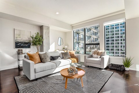 One Seven At Belleview Station