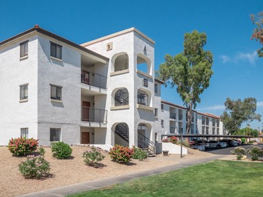 Solas Glendale Building Exterior