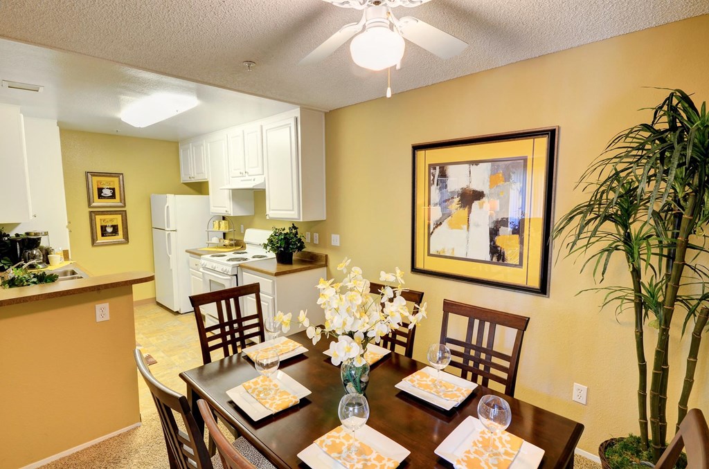 Dining table at Bella Terra, Vista, California