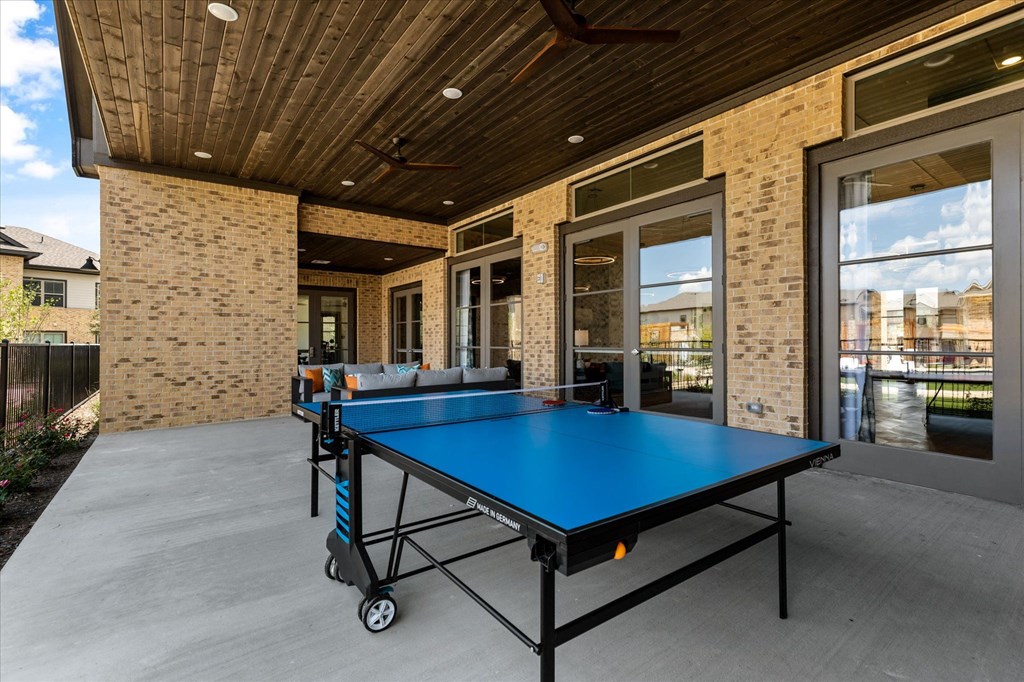 outdoor resident lounge