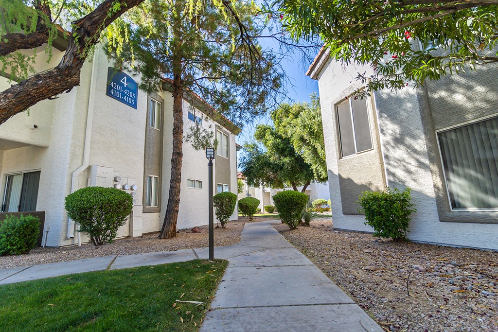 a sidewalk in front of an apartment building