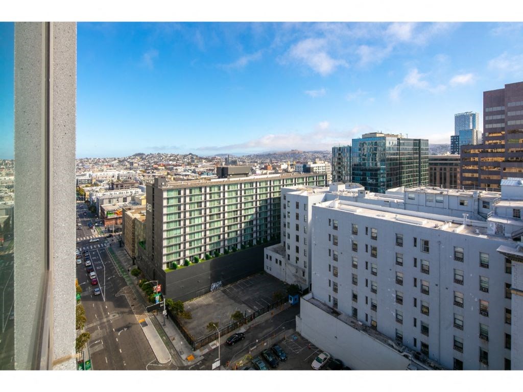 this is a photo of the office space available to rent