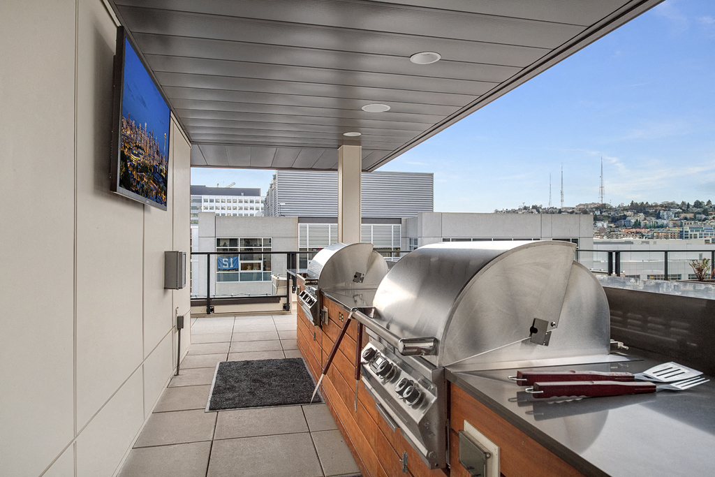 Radius Apartments Rooftop BBQ