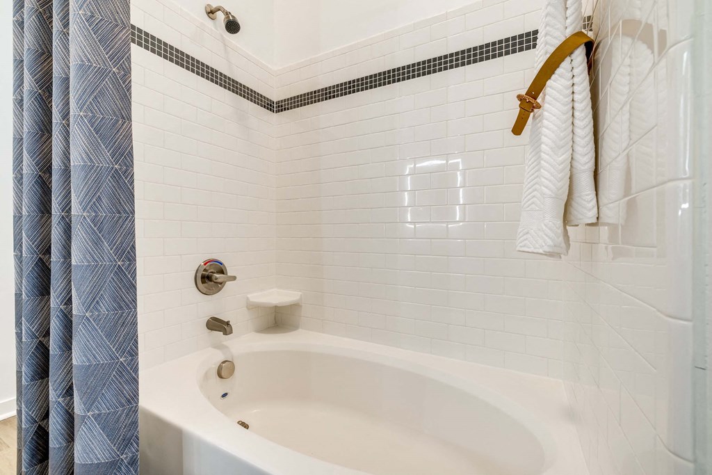 Midtown 205 Model Bath