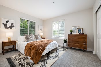 Comfortable Bedroom With Large Window at Canyon Creek, Wilsonville - Photo Gallery 18