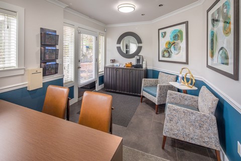 Dining room with chairs and a table and a mirror at Summerfield, 97224