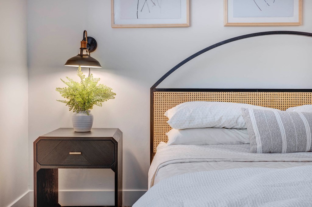 Bedroom Pillow at Aspire Apartment Homes, Washington, UT