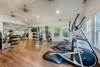 Fitness Center With Modern Equipment at Canyon Creek, Oregon - Photo Gallery 36