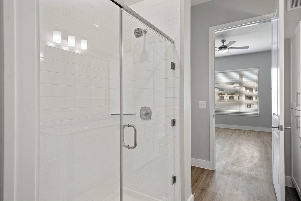 the retreat at thousand oaks bathroom with shower